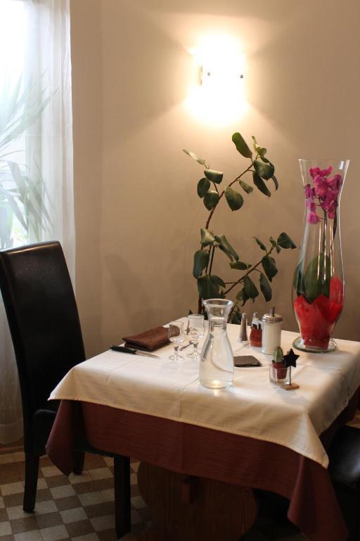 Logis Hotel Restaurant De La Dore Vertolaye エクステリア 写真