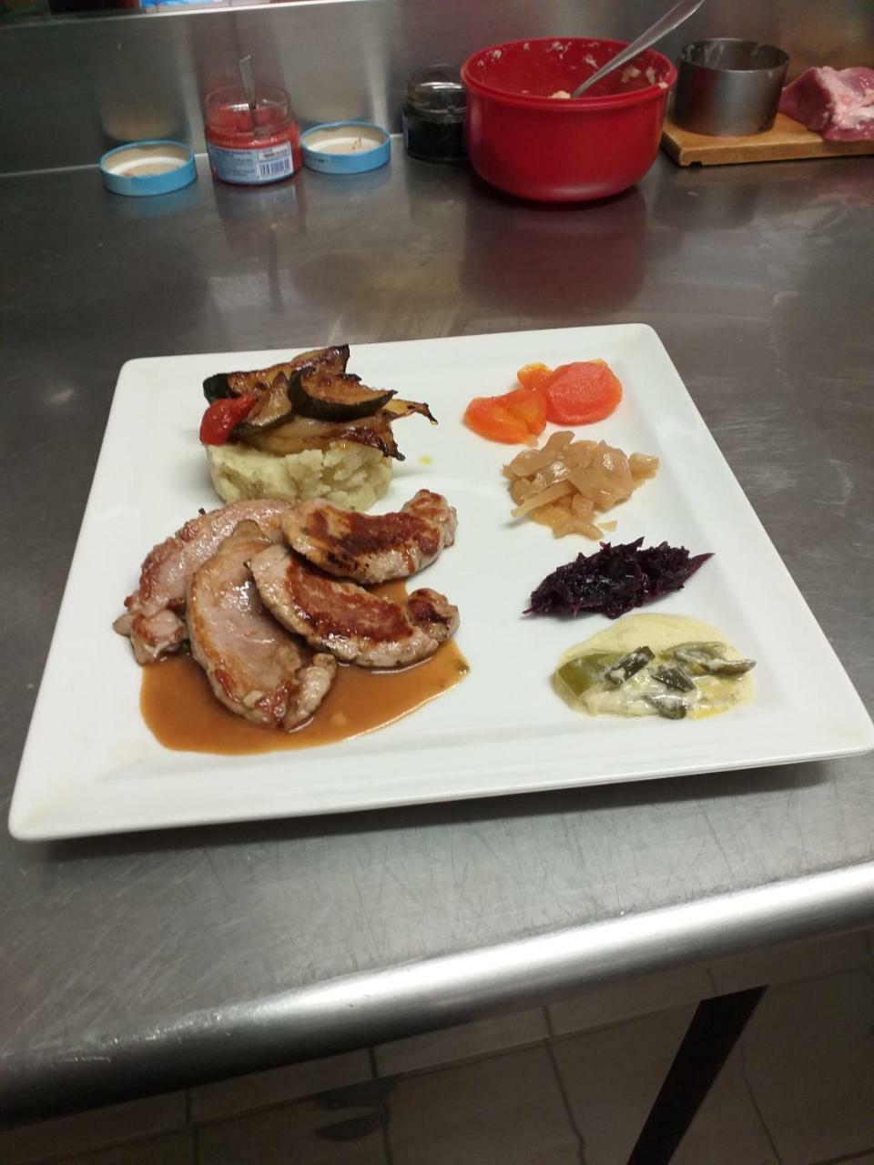 Logis Hotel Restaurant De La Dore Vertolaye エクステリア 写真